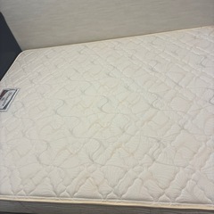 シモンズ　マットレス　クイーンサイズの画像