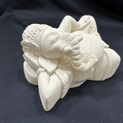 バリの石像ねそべりガネーシャの画像