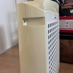 空気清浄機 シャープ FU-E51-W 2016年製 の画像