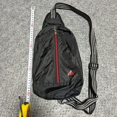 adidas ボディバッグ（取引中）の画像