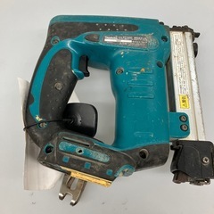 【中古】【店頭引取限定】MAKITA 充電式タッカ ST120D ¥11,000の画像