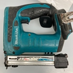【中古】【店頭引取限定】MAKITA 充電式タッカ ST120D ¥11,000の画像