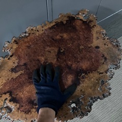 木製サイドテーブルの画像