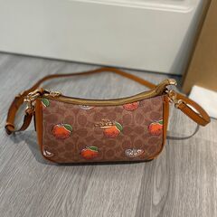 みかん [コーチ] ショルダーバッグ teri 脇下バッグ Orange バナナ 斜め掛けショルダーバッグの画像