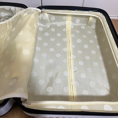 キャリーケース　ホワイト　Mサイズの画像