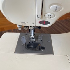 人気モデル🧵Brother  ミシン D-8000 EM9901 ミッキーマウスモデル 刺繍機能付き+ミシン糸🧵の画像