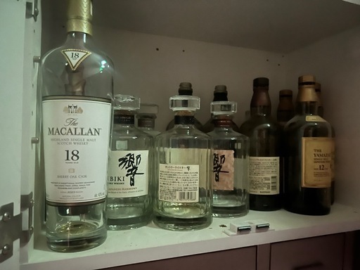 響（ひびき）、マッカラン12年・18年、山崎（やまざき）の空き瓶