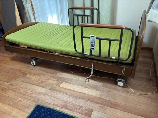 取引中電動ベッド　介護用品　