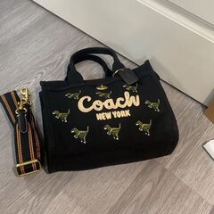 [コーチ] トートバッグ 恐竜 モチーフ dinosaurs  ショルダーバッグ ディズニー ミッキー 限定コラボ logo 刺繡 ハンドバッグ 002の画像