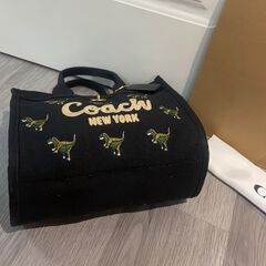 [コーチ] トートバッグ 恐竜 モチーフ dinosaurs  ショルダーバッグ ディズニー ミッキー 限定コラボ logo 刺繡 ハンドバッグ 002の画像