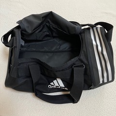 美品　adidasダッフルバッグ スポーツバッグの画像