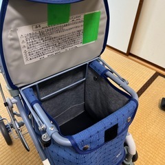 高齢者　ショッピングカートの画像