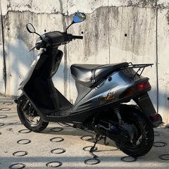 大人気セール‼️ピンクナンバー車両🎀安心のバッテリー充電済み🔋前後タイヤまだまだ山あり⛰️嬉しいオイル満タン補充済み🈵オイル交換不要⭕️継ぎ足しだけで🆗2サイクルでパワフルな走り💨CE11A アドレスV100✴の画像