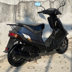 大人気セール‼️ピンクナンバー車両🎀安心のバッテリー充電済み🔋前後タイヤまだまだ山あり⛰️嬉しいオイル満タン補充済み🈵オイル交換不要⭕️継ぎ足しだけで🆗2サイクルでパワフルな走り💨CE11A アドレスV100✴の画像