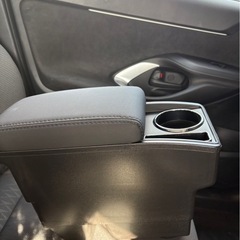 ヤリスクロス　社外センターboxの画像