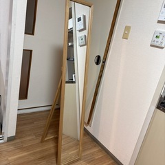 木製フレームミラーの画像