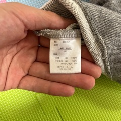 美品です！100サイズパーカーの画像