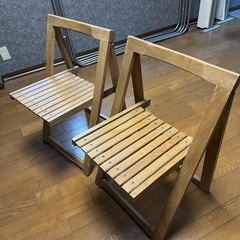 折りたたみ木製椅子4つ。アウトドアにも