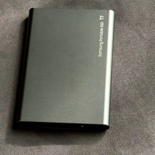 Samsung Portable SSD T7、2TB コンパクトで高性能な外付けSSD