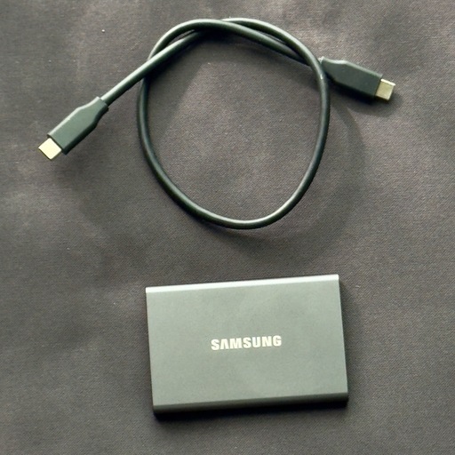 Samsung Portable SSD T7、2TB コンパクトで高性能な外付けSSD