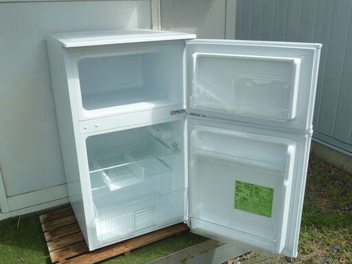 2023年製 □comfee ノンフロン冷凍冷蔵庫 RCT90WH/E□90L