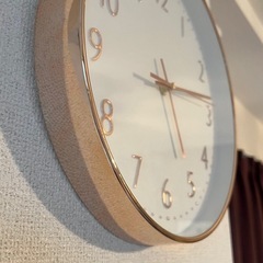 ピンクゴールドの時計の画像