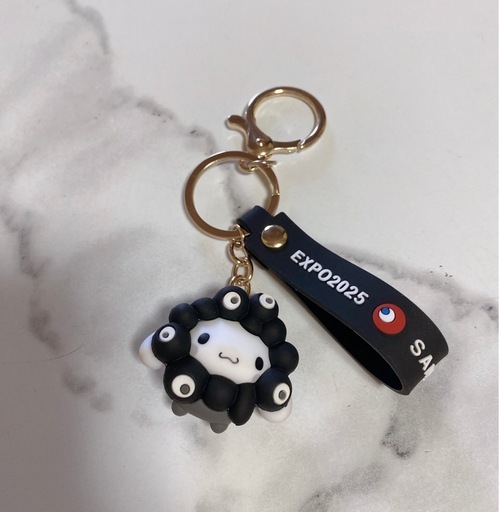 ミャクミャク キーホルダー 黒なりきり シナモンロール 万博限定