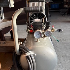 オイルレスエアーコンプレッサー 静音タイプ  38ℓ  1.5馬力  シンセイ  EWS-38の画像