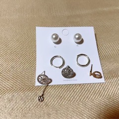 パール付きピアスセットの画像