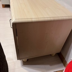 テレビ台　クリーム色の画像