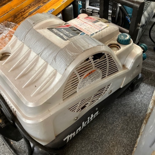 【ジャンク品】【店頭引取限定】makita コンプレッサー　6380円