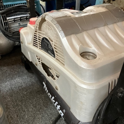 【ジャンク品】【店頭引取限定】makita コンプレッサー　6380円