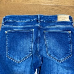 ZARA スキニー　デザインスリムジーンズ　レディースサイズ28の画像