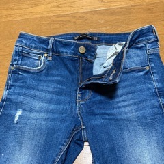 ZARA スキニー　デザインスリムジーンズ　レディースサイズ28の画像