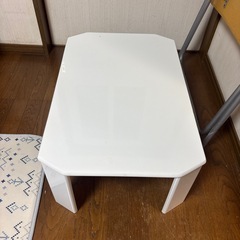 折りたたみテーブル　机　の画像