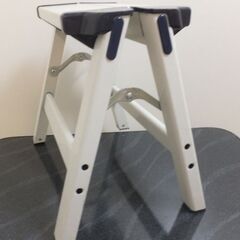 脚立　白色　小型の画像