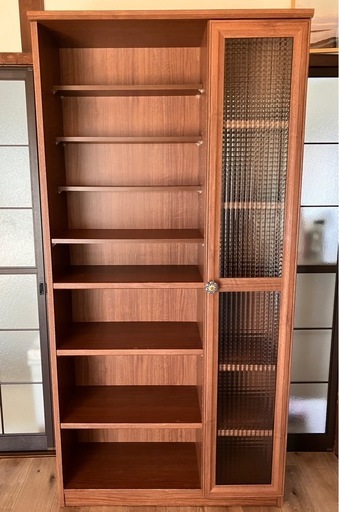 キャビネット　　本棚　　食器棚