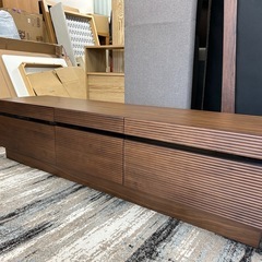 高級感のある無垢材をふんだんに使ったローボード（未使用品）の画像