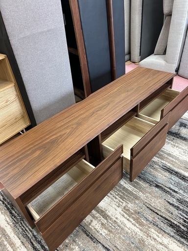 高級感のある無垢材をふんだんに使ったローボード（未使用品）