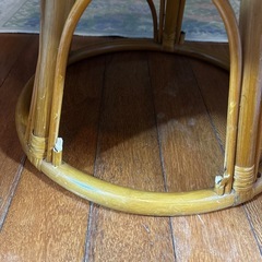 天然籐肘付き回転チェア の画像