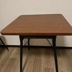テーブル　机の画像
