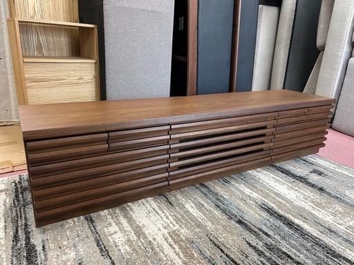 部屋の雰囲気がぐっとアップする高級テレビボード（未使用品）