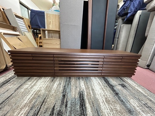 部屋の雰囲気がぐっとアップする高級テレビボード（未使用品）