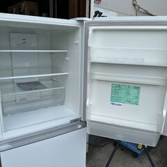 【動作保証あり】Hisense ハイセンス 2021年 HR-D2801W 282L 3ドア 冷凍冷蔵庫【管理KRR778】の画像