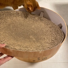 猫ちゃんダンボール爪とぎボウルの画像
