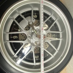 【中古品】タイヤ型壁掛け時計の画像