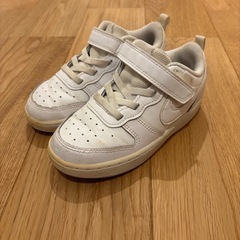 子供靴、スニーカー、NIKE、crocsの画像