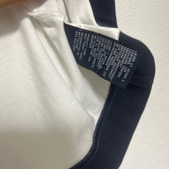 Tommy hilfigerのtシャツの画像