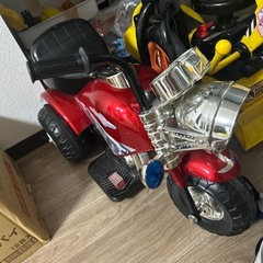子供の乗り物の画像