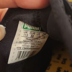 PUMA×ミニオンのコラボスニーカーの画像